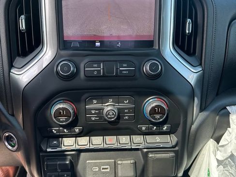 Used 2019 Chevrolet Silverado 1500 LTZ w/ LTZ Premium Package AWD/4WD image 14