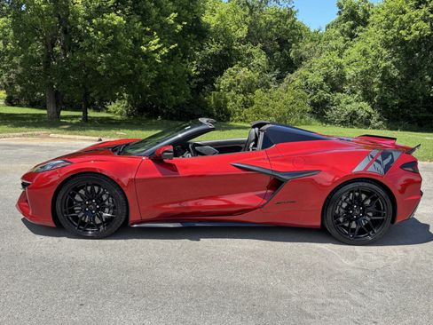Used 2024 Chevrolet Corvette Z06 RWD image 7