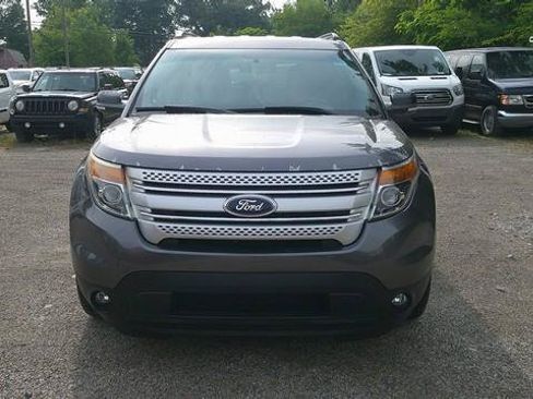 Used 2014 Ford Explorer XLT w/ Equipment Group 201A AWD/4WD image 2