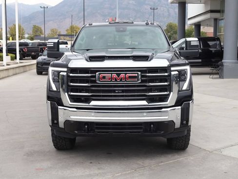 Used 2024 GMC Sierra 3500 SLT w/ SLT Premium Package AWD/4WD image 9