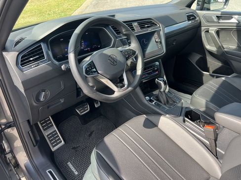 Used 2024 Volkswagen Tiguan SE R-Line image 15