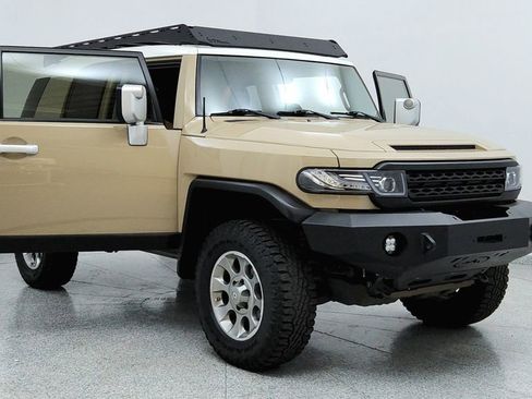 Used 2013 Toyota FJ Cruiser Base image 12