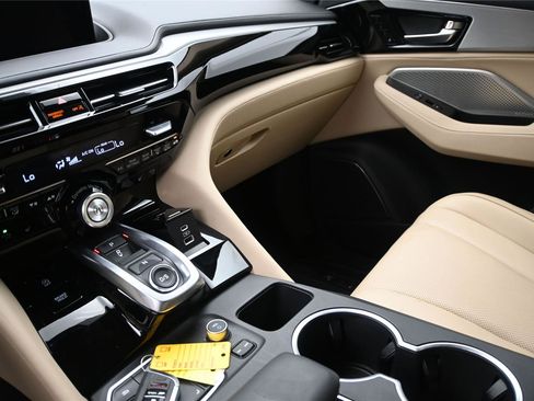 Certified 2023 Acura MDX SH-AWD w/ Technology Package image 4
