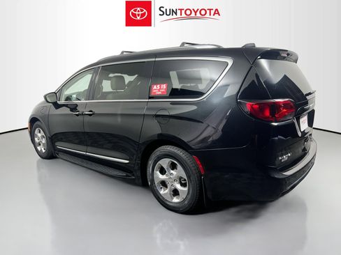 Used 2020 Chrysler Pacifica Touring-L w/ Premium Audio Group image 6