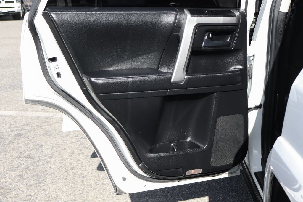 Used 2021 Toyota 4Runner SR5 AWD/4WD image 38
