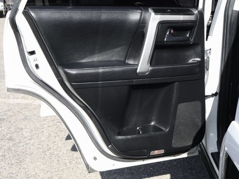 Used 2021 Toyota 4Runner SR5 AWD/4WD image 38