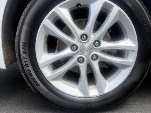 Used 2017 Chevrolet Malibu LT FWD image 18