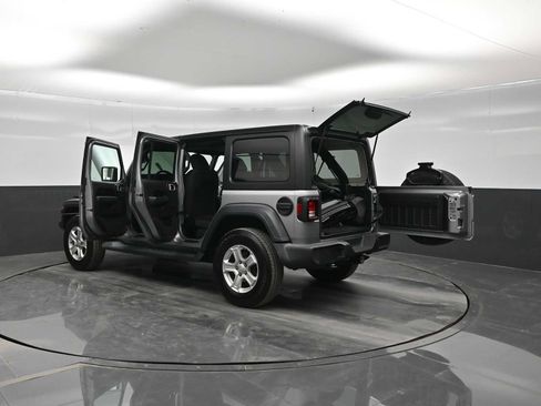 Used 2018 Jeep Wrangler Unlimited Sport S AWD/4WD image 43