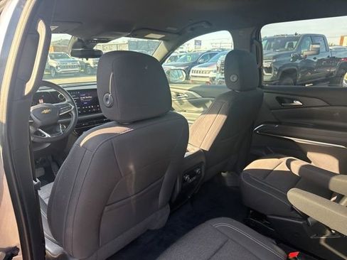 Used 2025 Chevrolet Traverse LT FWD image 24