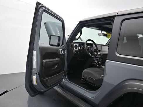 Used 2025 Jeep Wrangler Sport AWD/4WD image 16