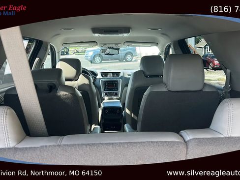 Used 2016 GMC Acadia SLT w/ Technology Package image 9