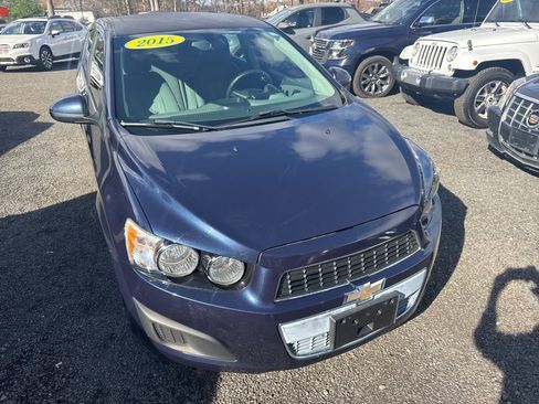 Used 2015 Chevrolet Sonic LT image 16