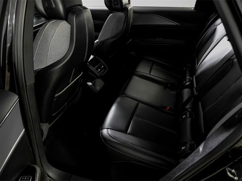 Used 2024 Cadillac Lyriq Tech image 38