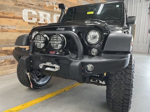 Used 2018 Jeep Wrangler Unlimited Rubicon w/ Cold Weather Group AWD/4WD image 8
