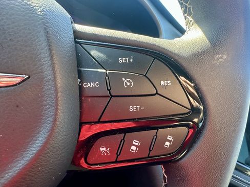 Used 2023 Chrysler Pacifica Touring-L w/ Uconnect Theater Family Group FWD image 16