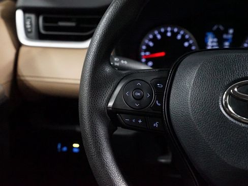 Used 2019 Toyota RAV4 LE FWD image 14