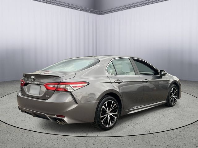 Used 2018 Toyota Camry SE w/ Convenience Package FWD image 9