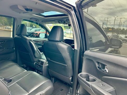 Used 2019 Honda Pilot Touring image 14