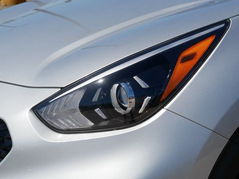 Used 2020 Kia Niro Touring FWD image 10