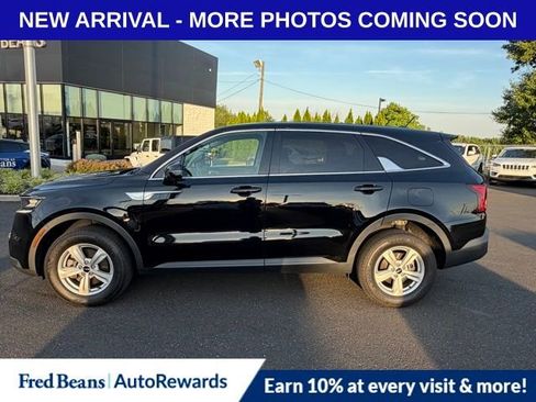 Used 2023 Kia Sorento LX AWD/4WD image 4