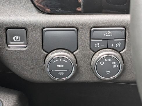 Used 2025 Chevrolet Silverado 1500 LT RWD image 18