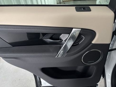 New 2025 Land Rover Discovery Sport S image 29