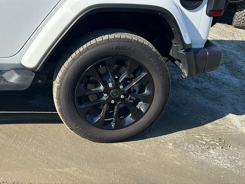 Used 2025 Jeep Wrangler Sahara 4xe image 12