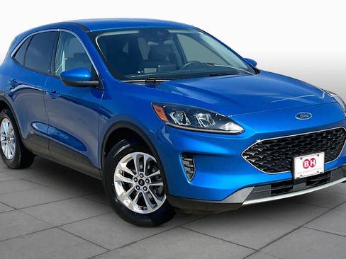 Used 2020 Ford Escape SE FWD image 3