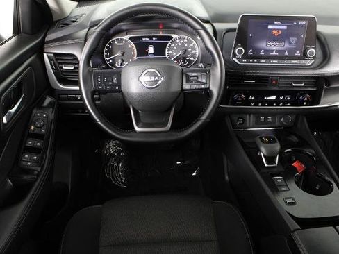 Certified 2025 Nissan Rogue SV image 7