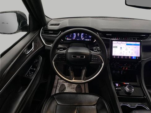 Used 2024 Jeep Grand Cherokee Limited w/ Black Appearance Package image 14