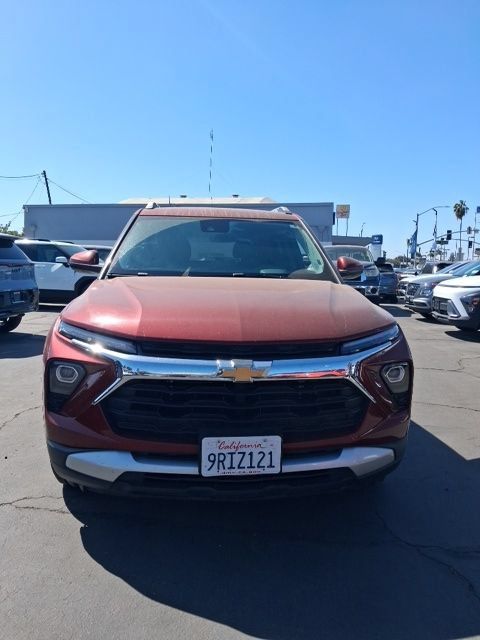 Used 2025 Chevrolet TrailBlazer LT FWD image 2