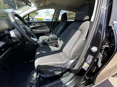 Used 2023 Kia Sportage LX FWD image 19