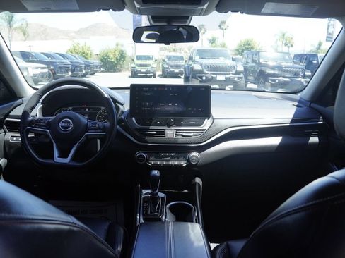 Used 2023 Nissan Altima 2.0 SR FWD image 31