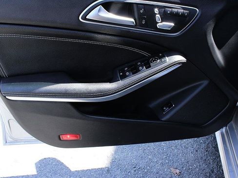 Used 2018 Mercedes-Benz CLA 250 image 8