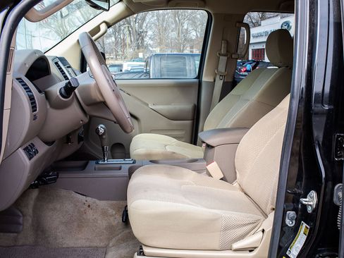 Used 2016 Nissan Frontier SV w/ SV Value Truck Package image 18