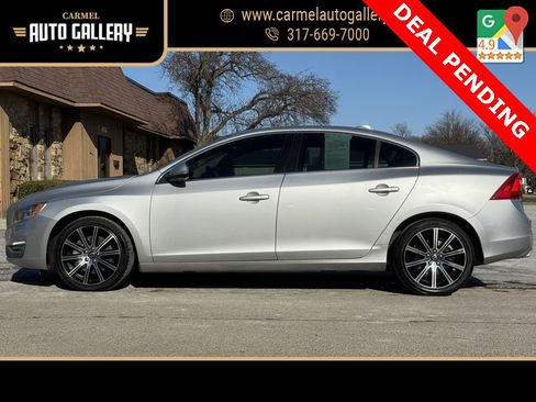 Used 2017 Volvo S60 T5 Inscription image 2