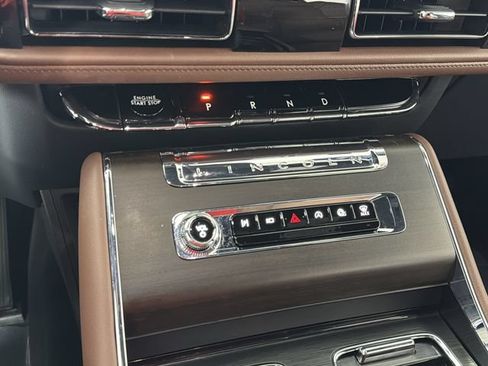 Certified 2025 Lincoln Aviator Reserve w/ Luxury Package RWD image 8
