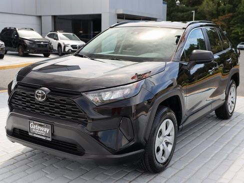 Used 2019 Toyota RAV4 LE image 1