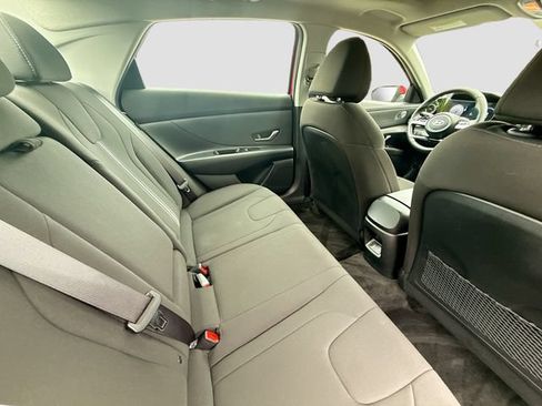 Certified 2025 Hyundai Elantra SEL FWD image 25