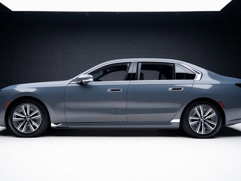 Used 2023 BMW i7 xDrive60 image 18