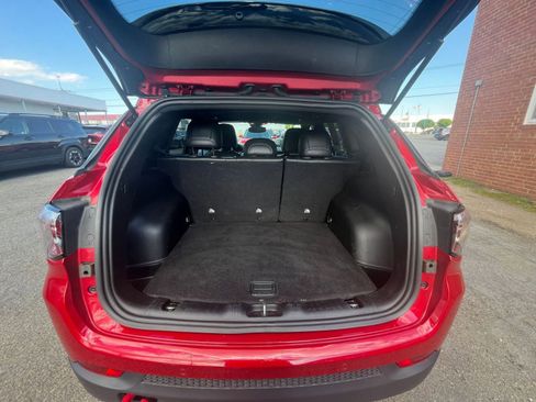 Used 2025 Jeep Compass Trailhawk AWD/4WD image 29