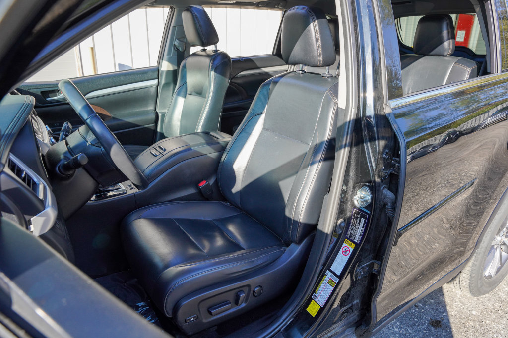 Used 2019 Toyota Highlander XLE AWD/4WD image 27