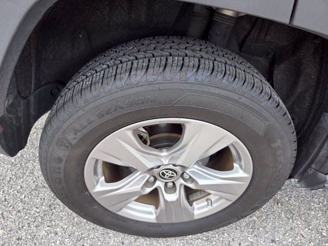 Used 2023 Toyota RAV4 LE AWD/4WD image 18