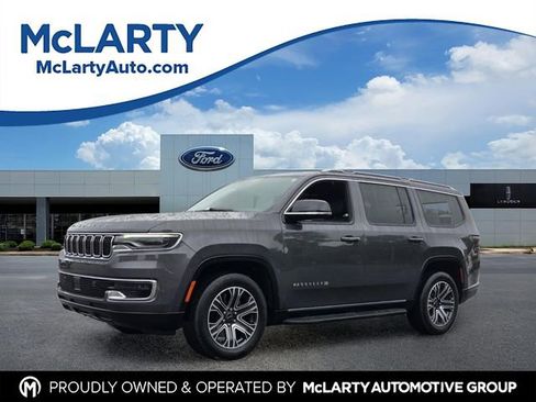 Used 2025 Jeep Wagoneer 4WD image 1