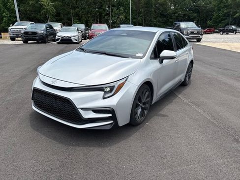 Used 2024 Toyota Corolla SE FWD image 3