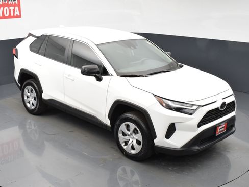 Used 2024 Toyota RAV4 LE AWD/4WD image 21