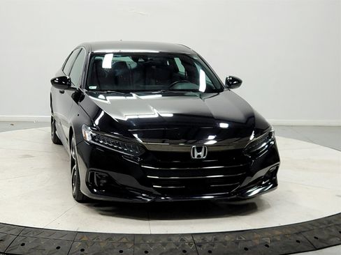 Used 2021 Honda Accord Sport image 2