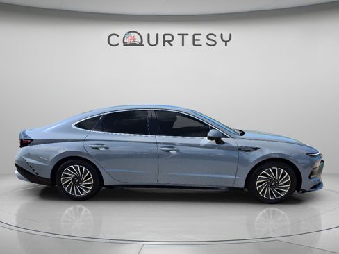 Certified 2024 Hyundai Sonata Limited FWD image 6