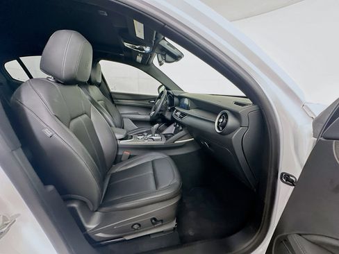 Used 2022 Alfa Romeo Stelvio Ti image 32