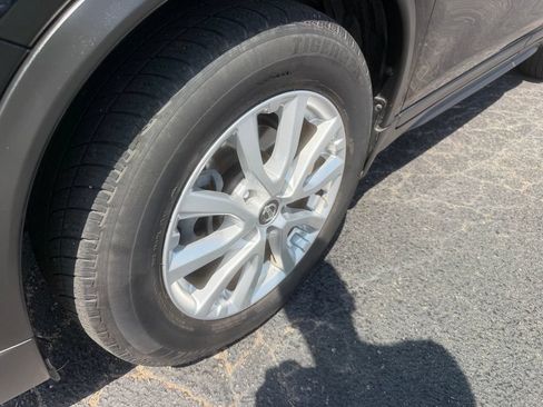 Used 2019 Nissan Rogue S w/ Special Edition Package FWD image 10